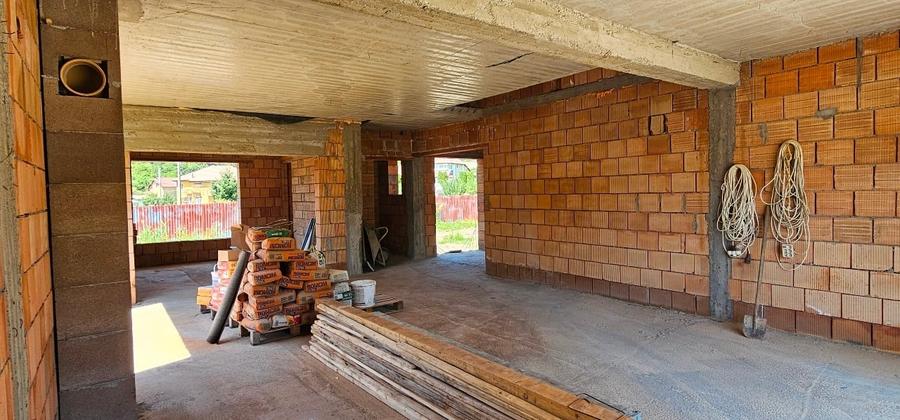 Casă individuală cu 3 camere cu Canalizare în Corunca