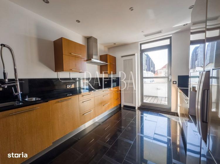 Apartament cu 4 camere, mobilat în Capitale
