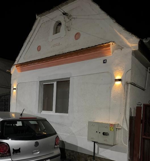 Casă individuală cu 2 camere cu Canalizare în Central