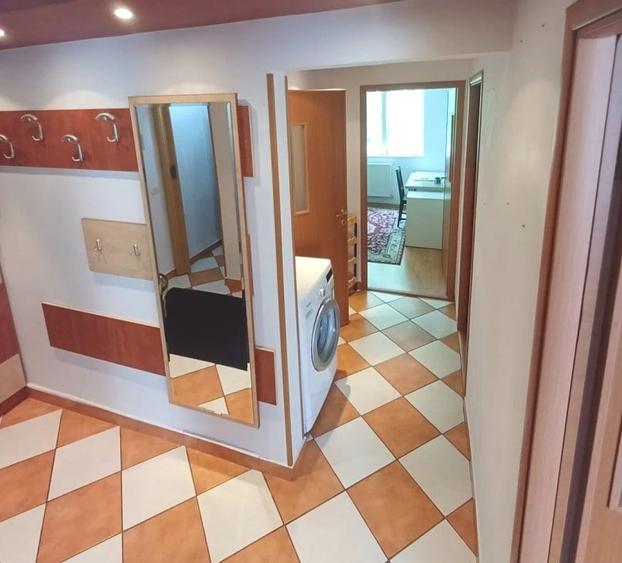 Apartament cu 3 camere decomandat, mobilat în Berceni