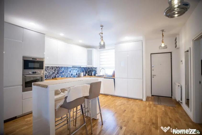 Apartament cu 5 camere decomandat în Central