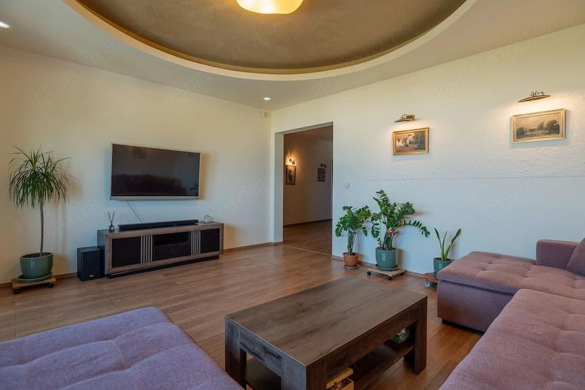 Apartament cu 3 camere decomandat în Peninsula