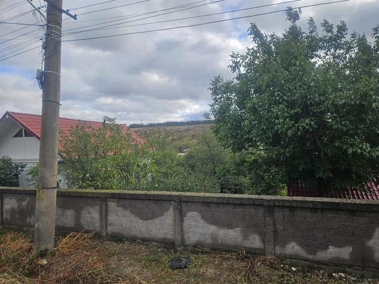 Casă individuală cu 4 camere cu Teren 2100 Mp în Bucovăț