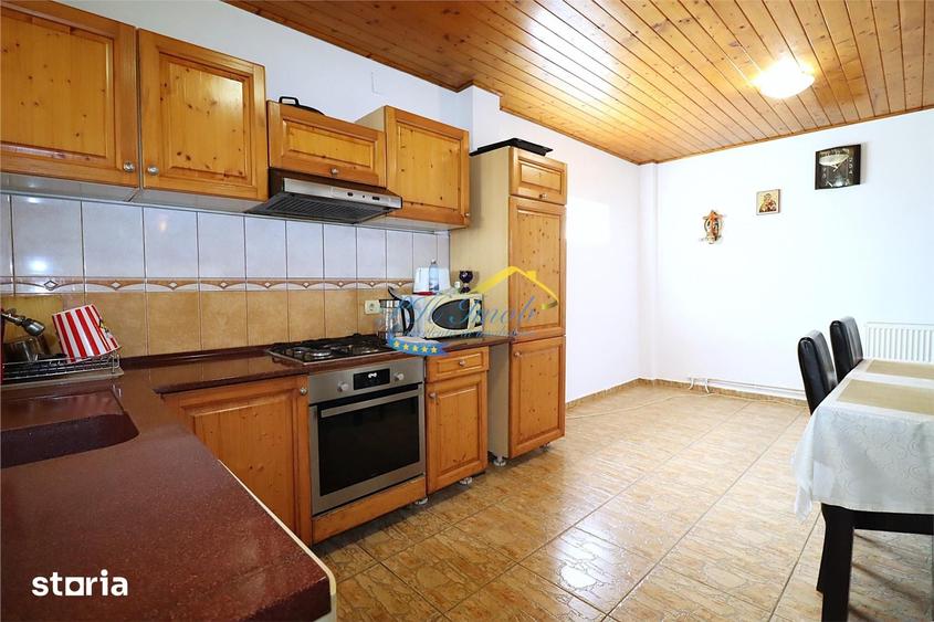 Casă cu 6 camere cu Teren 169 Mp în Central