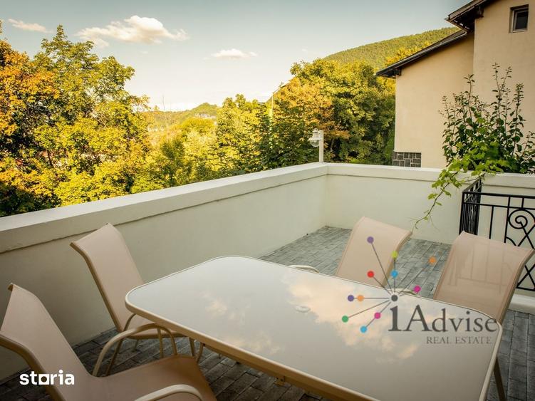 Apartament cu 3 camere, mobilat în Schei