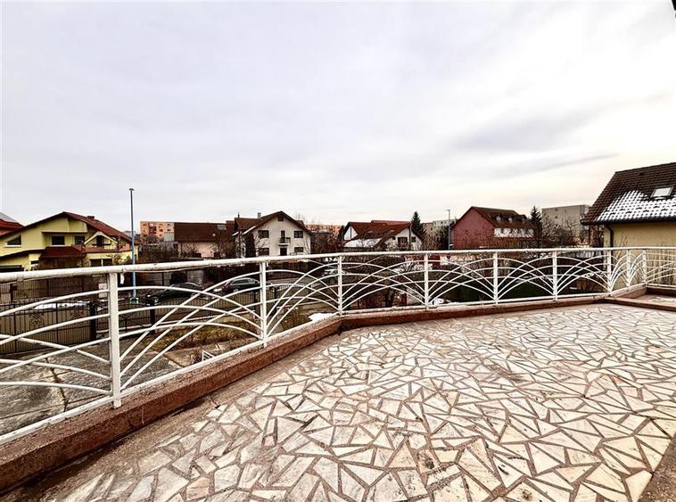 Casă individuală cu 6 camere cu Piscina în Tractorul