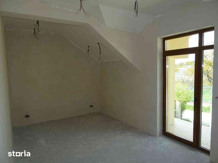 Casă cu 5 camere cu Teren 640 Mp în Central