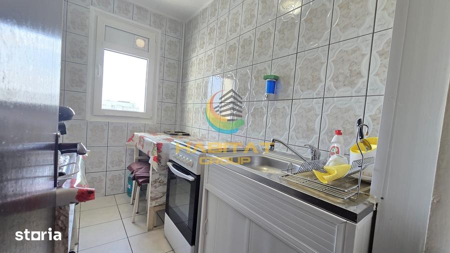 Apartament cu 3 camere semidecomandat în Berceni