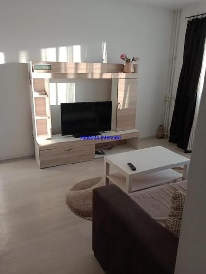 Apartament cu 3 camere, mobilat în Tomis Nord