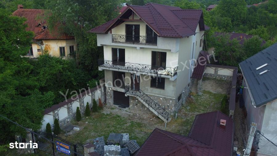 Casă cu 7 camere cu Teren 550 Mp în Câmpulung Muscel