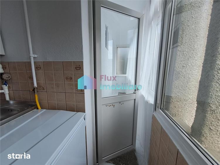 Apartament cu 2 camere decomandat în Policlinica
