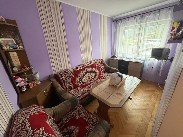 Apartament cu 4 camere semidecomandat în Central