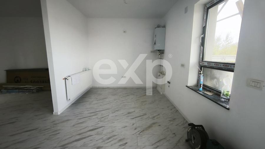 Apartament cu 2 camere semidecomandat în Rolast