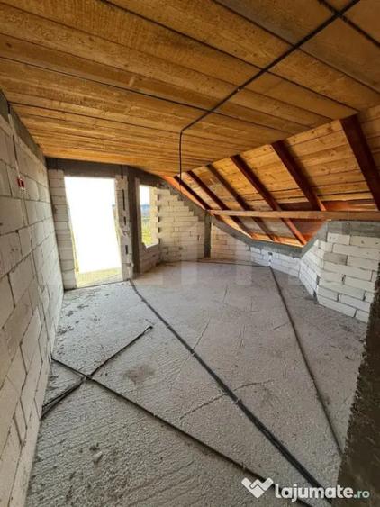 Casă cu 5 camere cu Teren 1200 Mp în Central