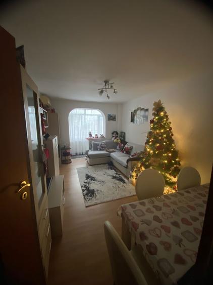 Vand apartament 3 camere- zona centrala - 1