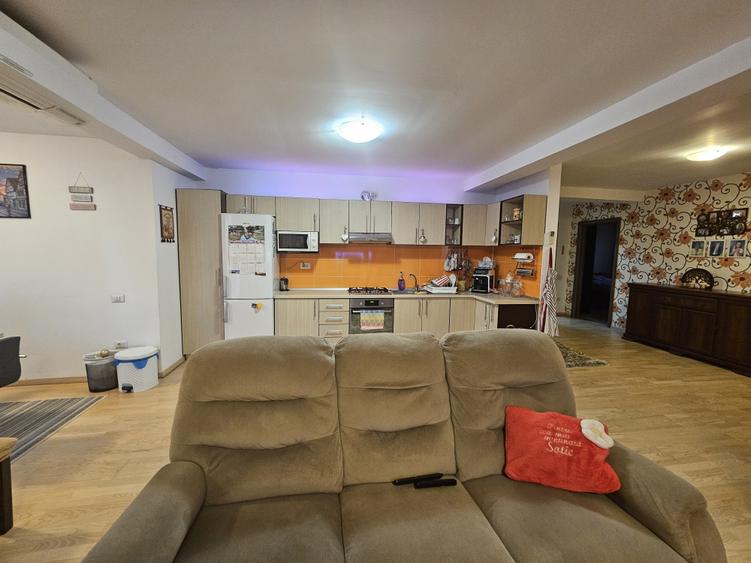 Imobil P+2E+M, cu spațiu comercial, zona Spitalul Județean, comision 0% - 15