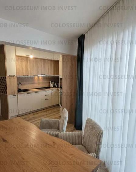 Penthouse cu 4 camere, decomandat - zona Tractorul - 4