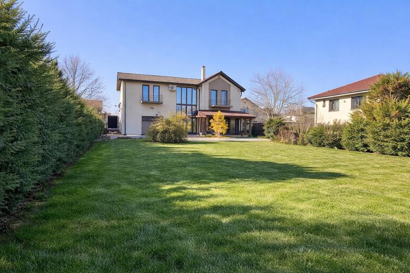 Casă individuală, 400 mp utili, 1300 mp teren, zona Eugen Ionesco - 1