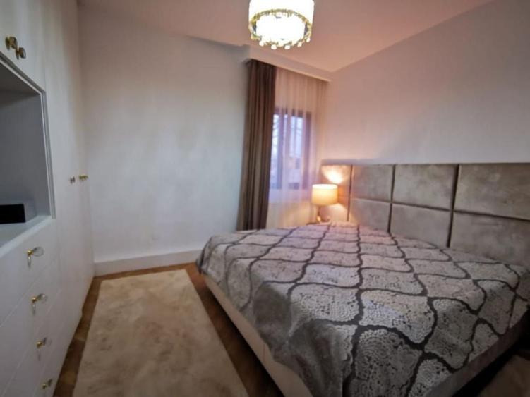 Apartament cu 4 camere semidecomandat în Capitale