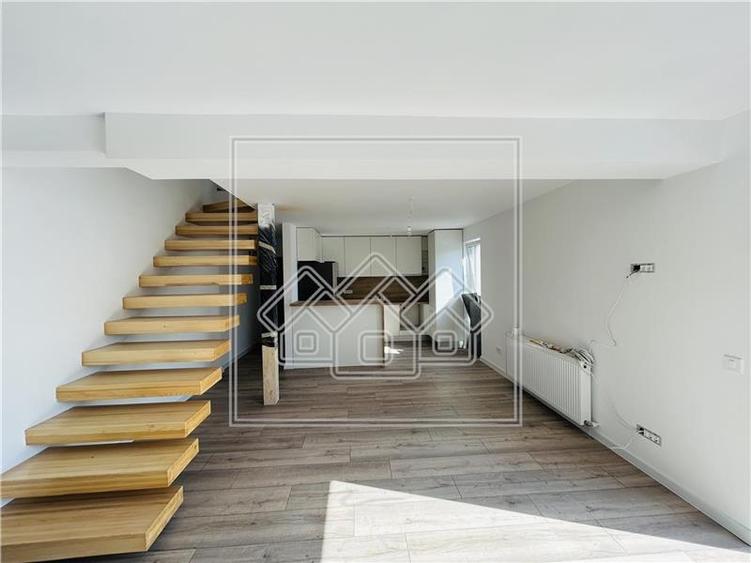 Apartament de vanzare in Sibiu - 4 camere, balcon - ap la vila - 4