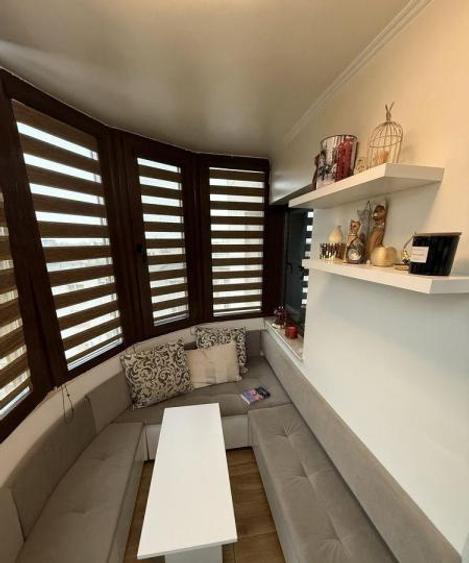 Apartament de vânzare cu 3 camere, zona Casa de Cultură - 1