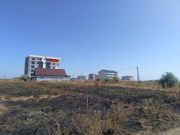 Vând teren intravilan 1050mq,pe colț, al treilea rand la mare, zona Epava - 8