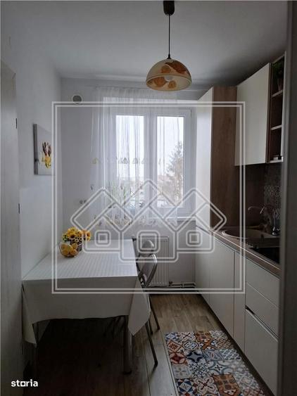 Apartament 3 camere - 63 mpu - renovat complet - Zona Hipodrom - 1