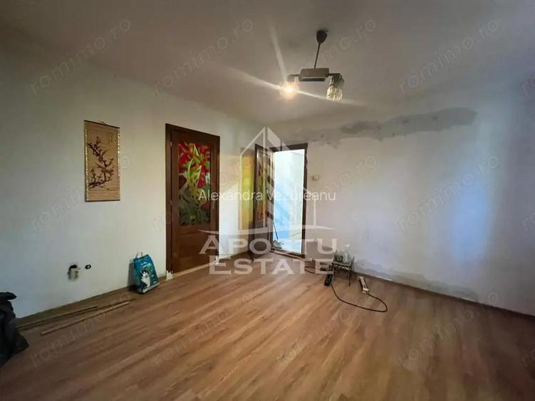 Apartament cu 2 camere, semidecomandat, parter inalt, zona Dambovita Apartament cu 2 camere, semidecomandat, parter inalt, zona Dambovita