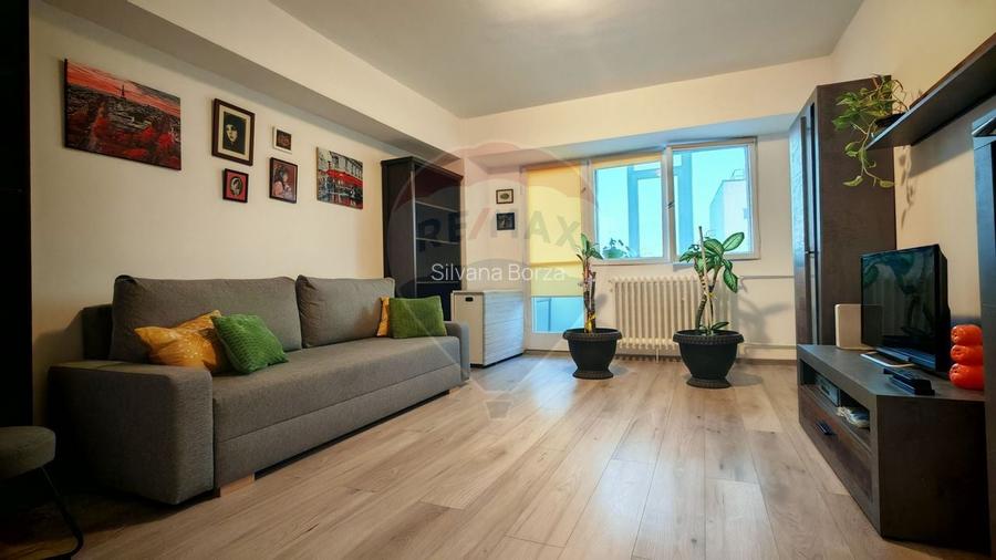 Apartament cu 3 camere de inchiriat in zona Titulescu Apartament cu 3 camere de inchiriat in zona Titulescu