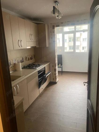 Ap 3 camere, Dristor, Bd Rm Sarat, et 6 8, loc de parcare - 1