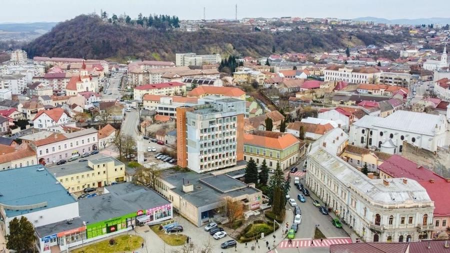 De vanzare Hotel, nefunctional, 70 camere + teren 3590 mp, Dej - 3