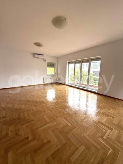 Apartament cu 3 camere potrivit pentru birou cat si pentru rezidenta