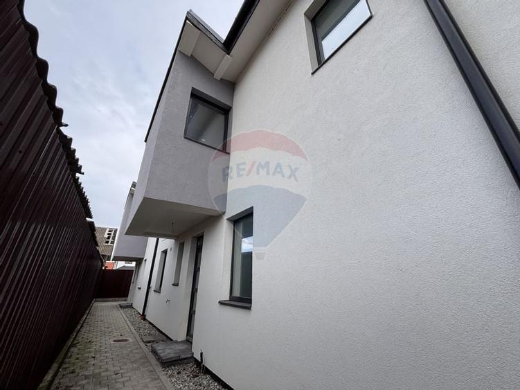 Casă / Vilă cu 4 camere de vânzare - 8