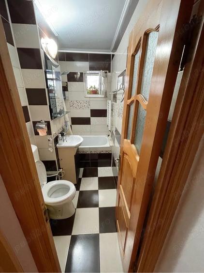 Vand apartament 3 camere, etaj 3-Zona Nord-Unitatea Militara, Vaslui - 9