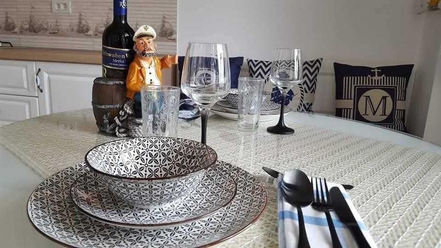 Garsonniera de vanzare in Mamaia Nord cu Piscina Exterioara si parcare - 1