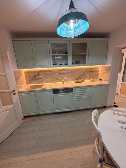 Ofer spre inchiriere apartament cu 3 camere, elegant. Pret: 920 euro - 8