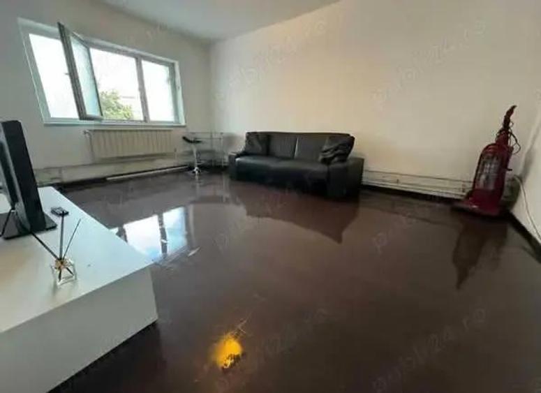 A 46 Proprietarul vinde in Bacau , Bistri?a Lac, etaj 1 , apartament confort 1 ,4 camere, - 1