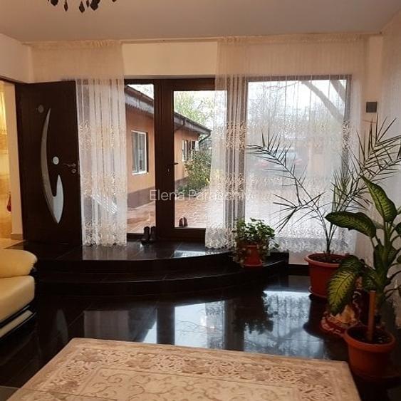 Casă cu 4 camere în Străulești