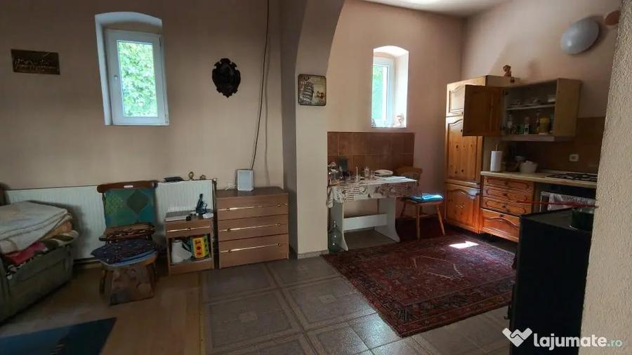Vand CASA IN COMLO?U MIC - 9