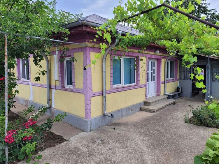 Casa 3 camere + teren 596 mp, Strada Sarbeasca nr. 1, Ramnicu Sarat stare foarte buna - 1