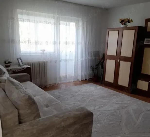 Apartament cu 3 Camere Decomandate Zona Burdujeni - Cuza Voda 1 - 3