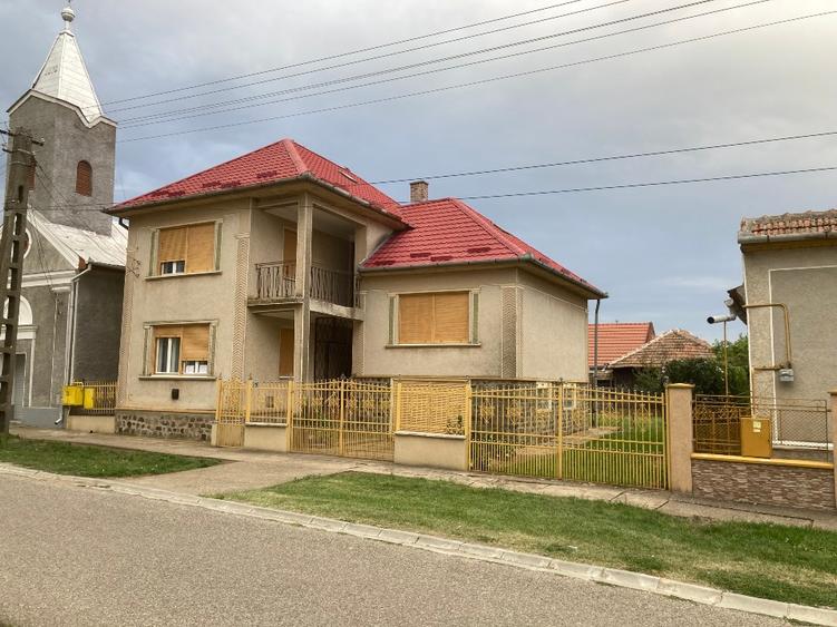 Casa de vinzare in Petresti - 1