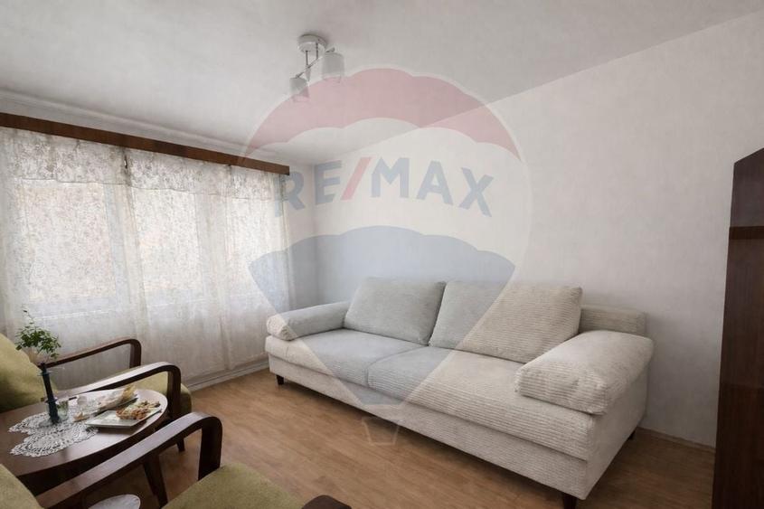 Apartament cu 3 camere de închiriat - 1