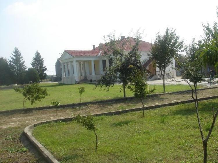 Conac sec XIX, renovat si evaluat in primele 10 din Romania, granita Varsand - 1