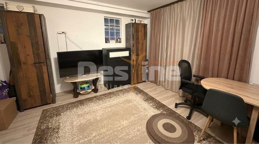 Apartament cu 3 camere semidecomandat în Giulești