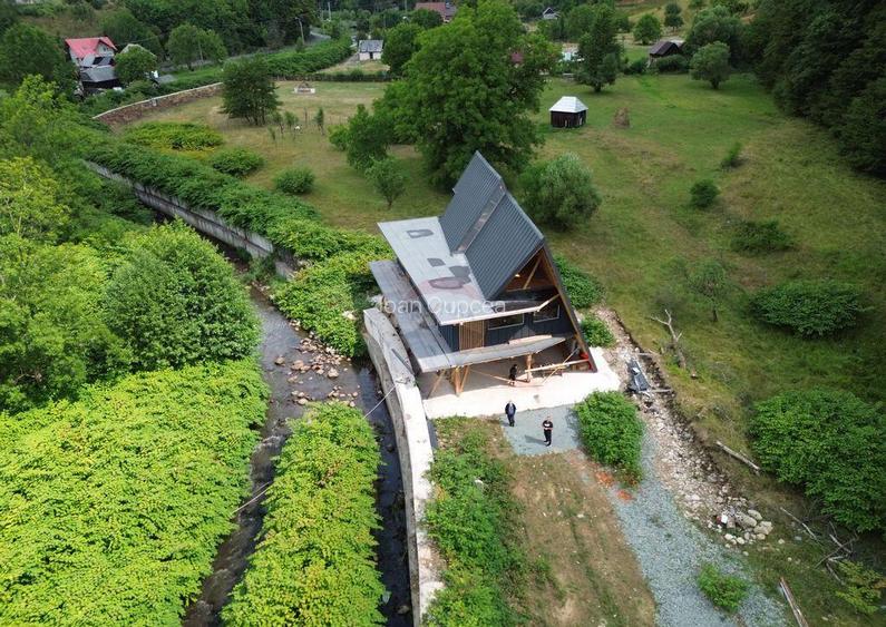Cabana moderna tip A-frame de 312 m2 de vanzare in z...