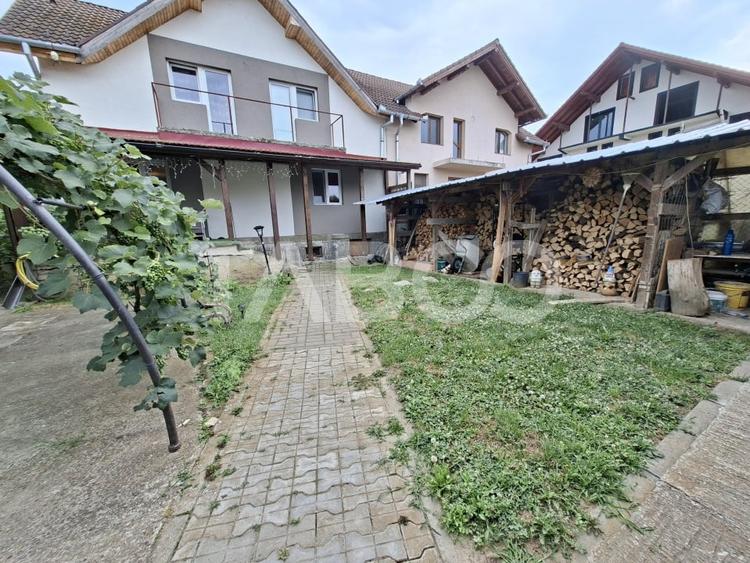Casa de vanzare cu 4 dormitoare 2 bai si pivinita in Selimbar - 14