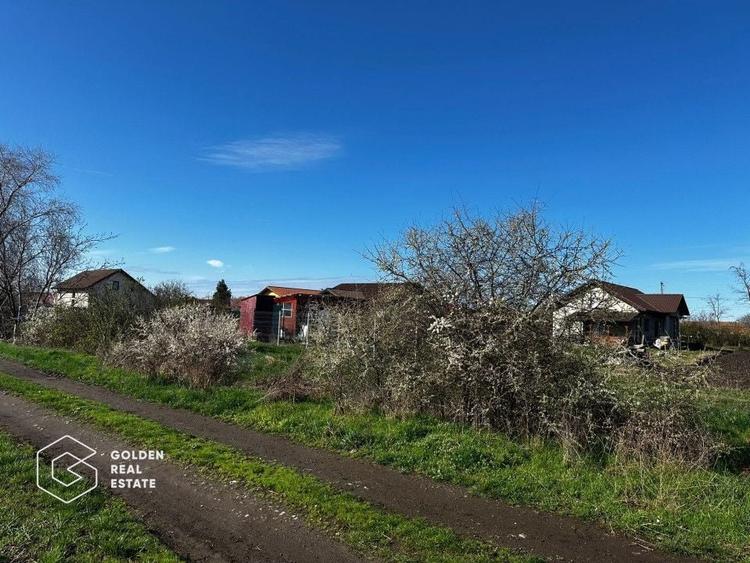 Teren agricol extravilan de 5700 mp, în Sânpaul