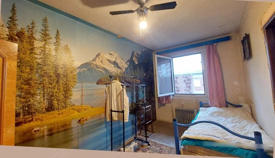Apartament cu 3 camere semidecomandat în Est