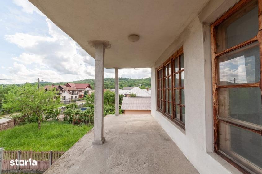 Casă cu 5 camere cu Teren 1093 Mp în Domnești